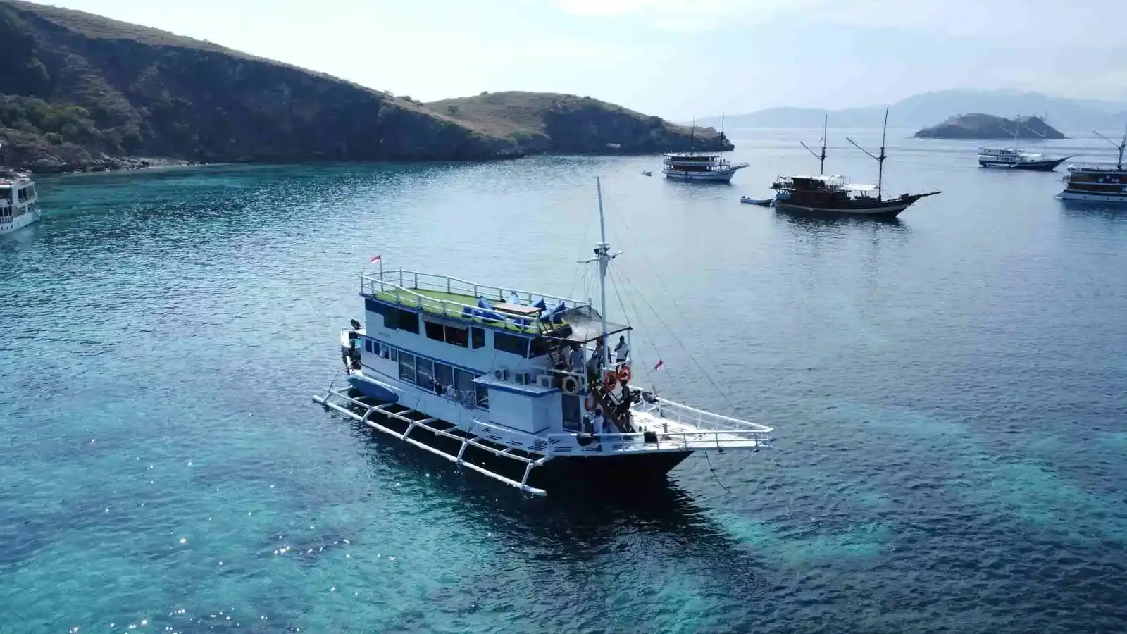 Comparing Komodo Yacht Charters 2027: Phinisi, Catamaran, or Motor Yacht?