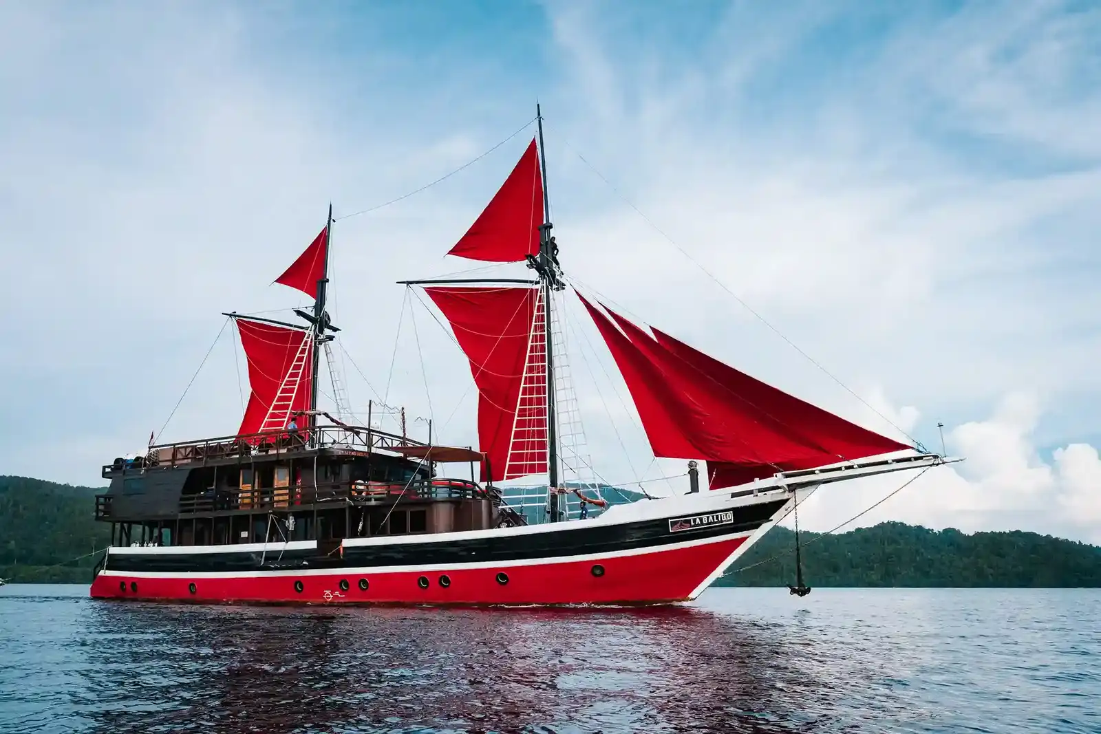 Labuan Bajo Liveaboard Cost & Price Guide 2027: Planning Your Komodo Expedition