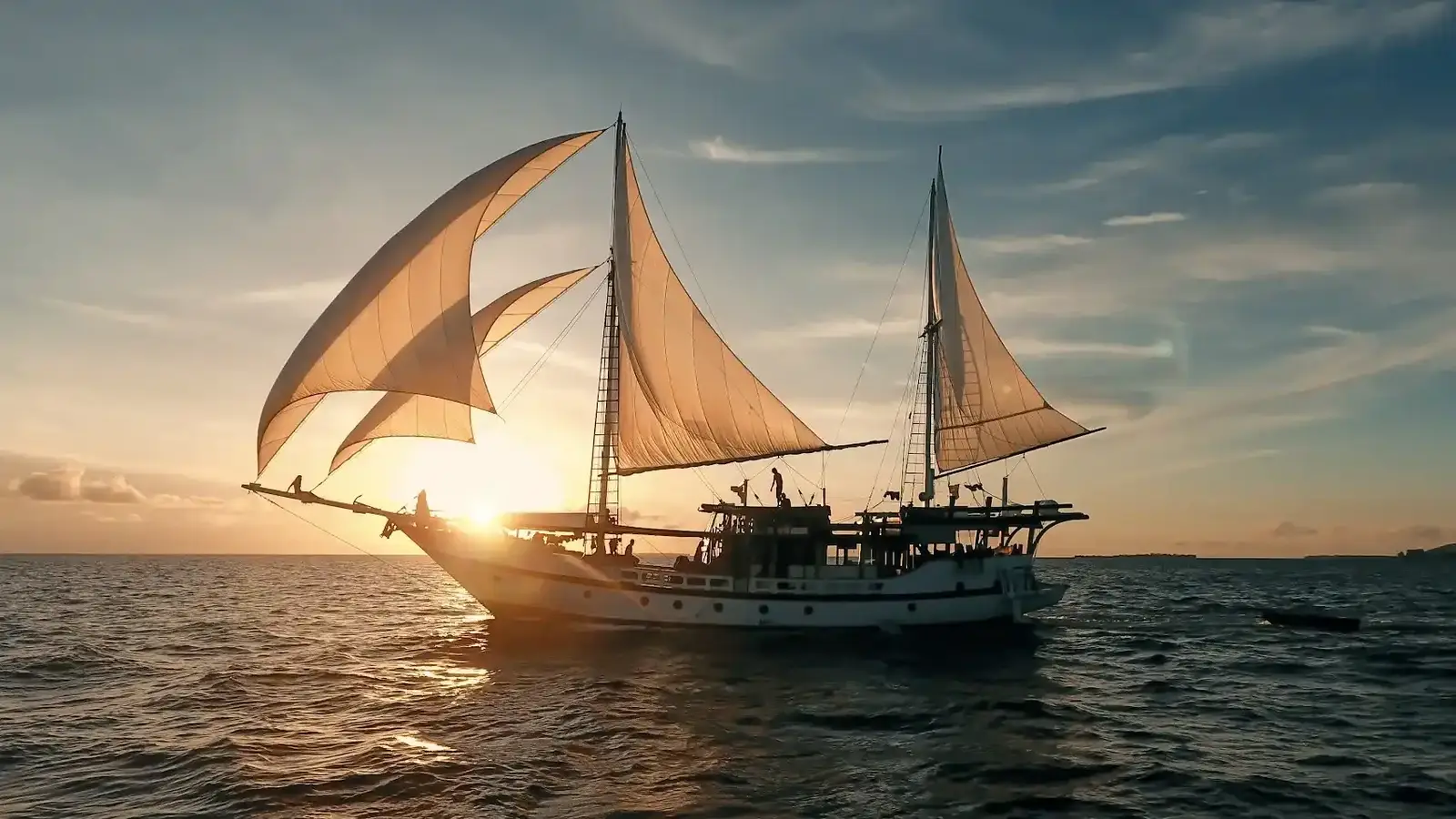 Komodo Island Liveaboard vs. Resort Stay: Which is Right for Your 2027 Trip?