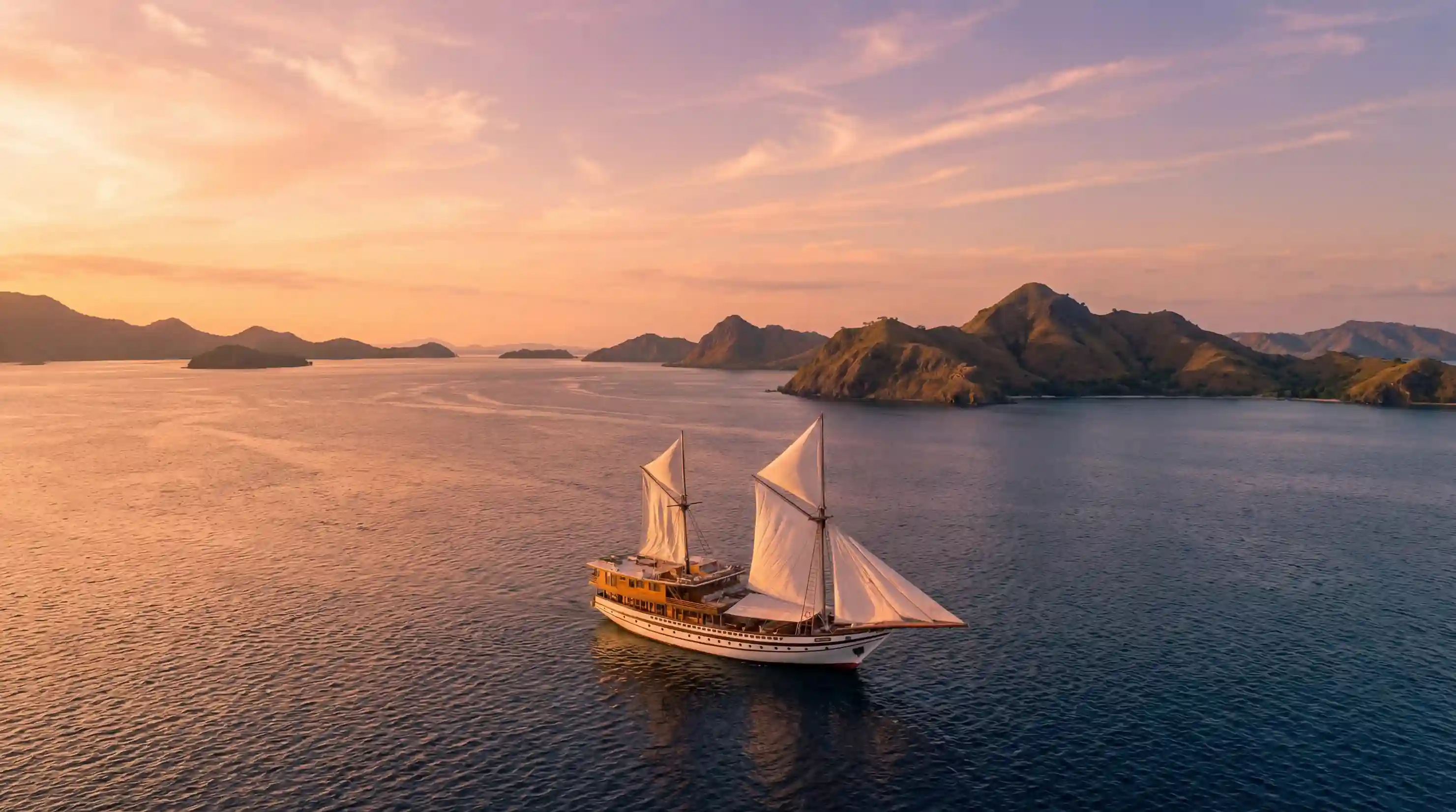 Komodo Open Trip 3D2N vs Resort Stay: 2026 Guide